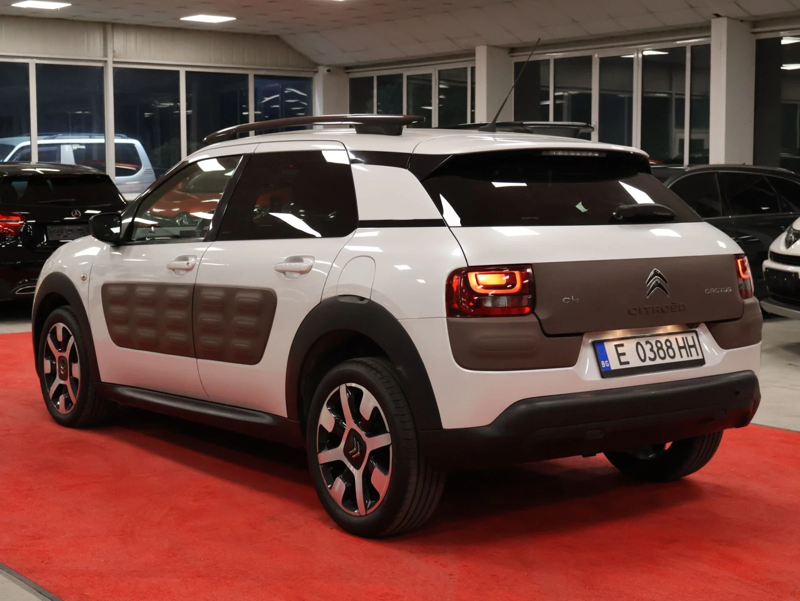 Citroen C4 Cactus 1.6 HDi | Автоматик | Регистриран , снимка 4 - Автомобили и джипове - 56216717