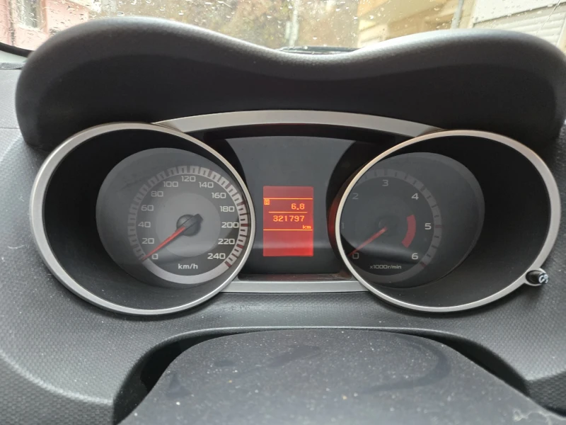 Mitsubishi Outlander, снимка 11 - Автомобили и джипове - 53275574