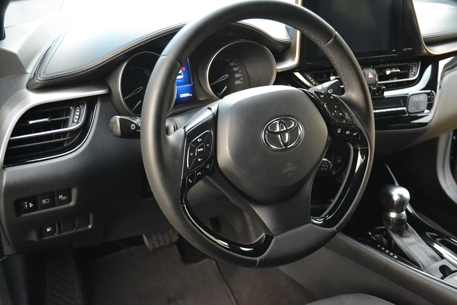 Toyota C-HR 1.8 Hybrid Lounge - изображение 9