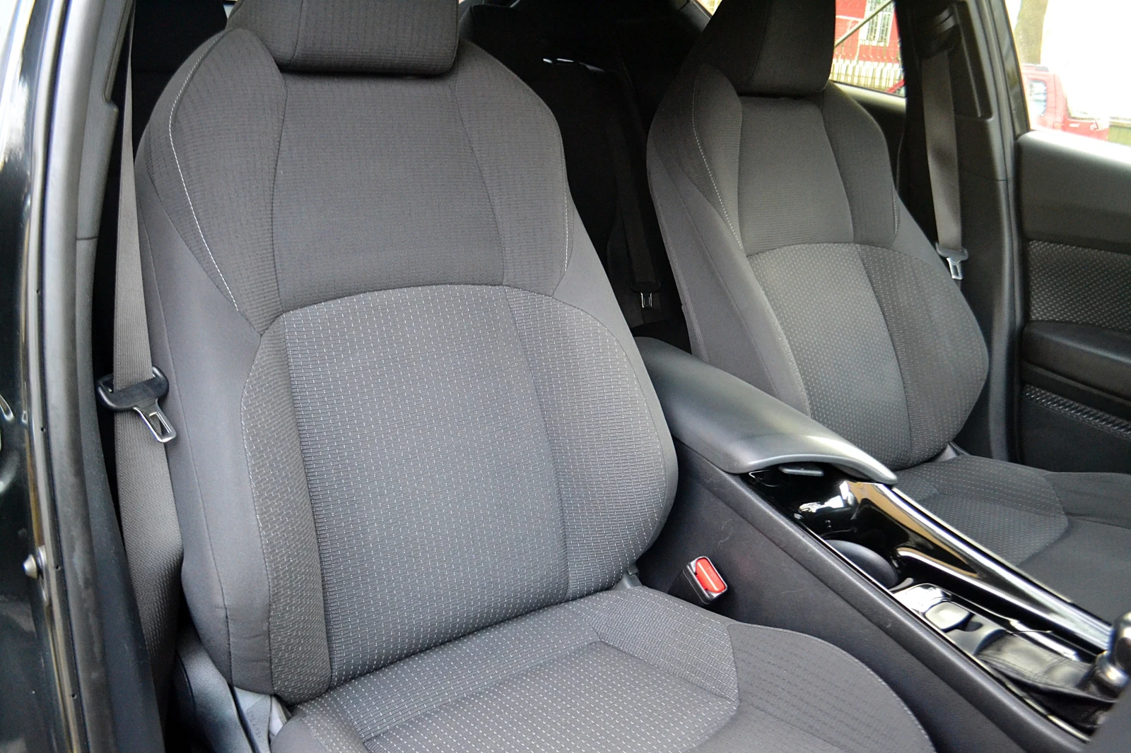 Toyota C-HR 1.8 Hybrid Lounge - изображение 8