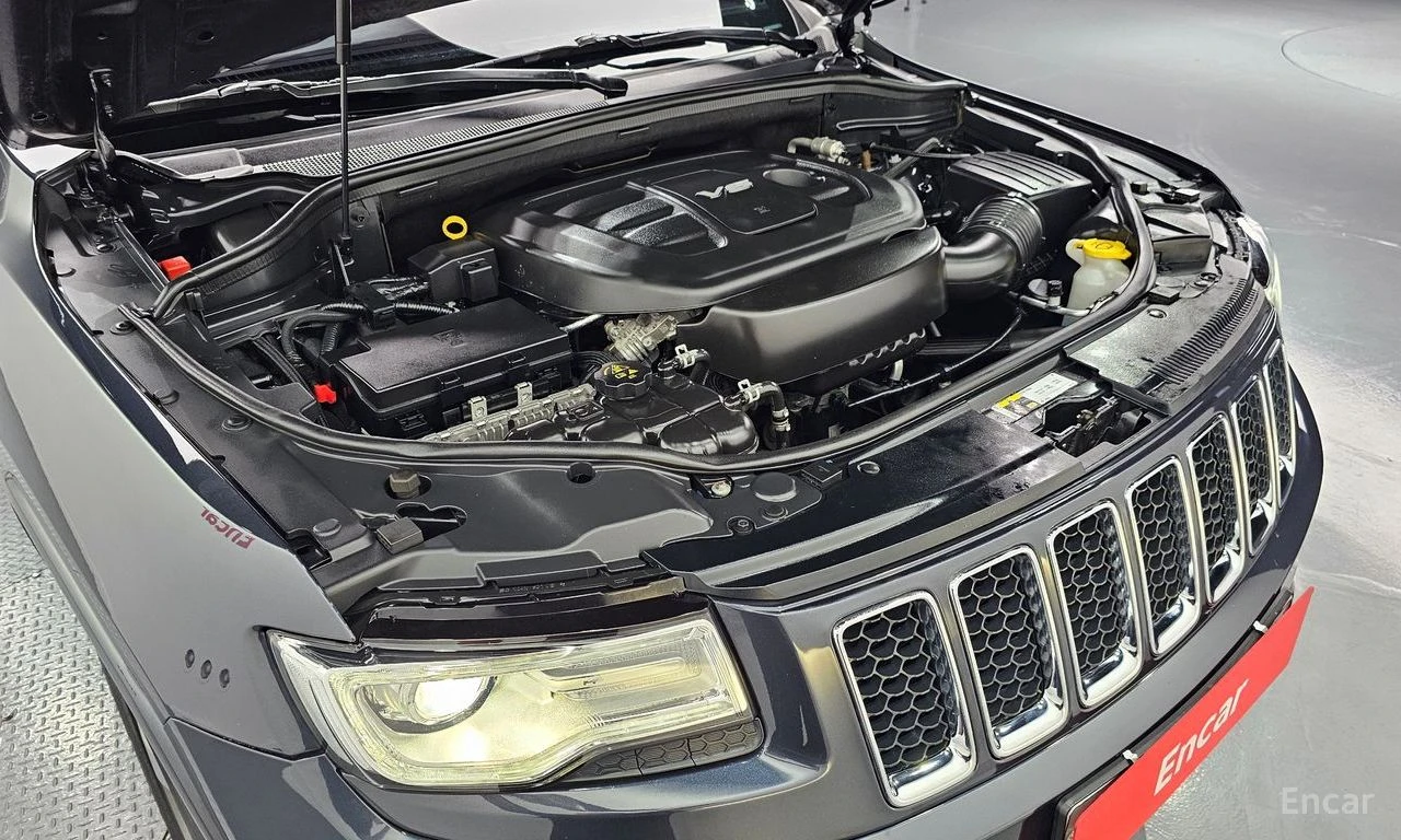 Jeep Grand cherokee 3.6* V6* 8ZF* OVERLAND* ДИСТРОНИК* ОБДУХВАНЕ* КАМЕ, снимка 17 - Автомобили и джипове - 54863312