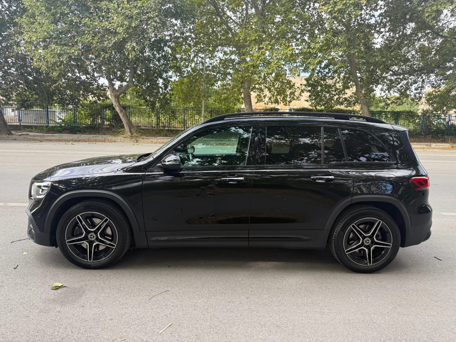 Mercedes-Benz GLB GLB-220d/4-MATIC/7-Места, снимка 4 - Автомобили и джипове - 56323932