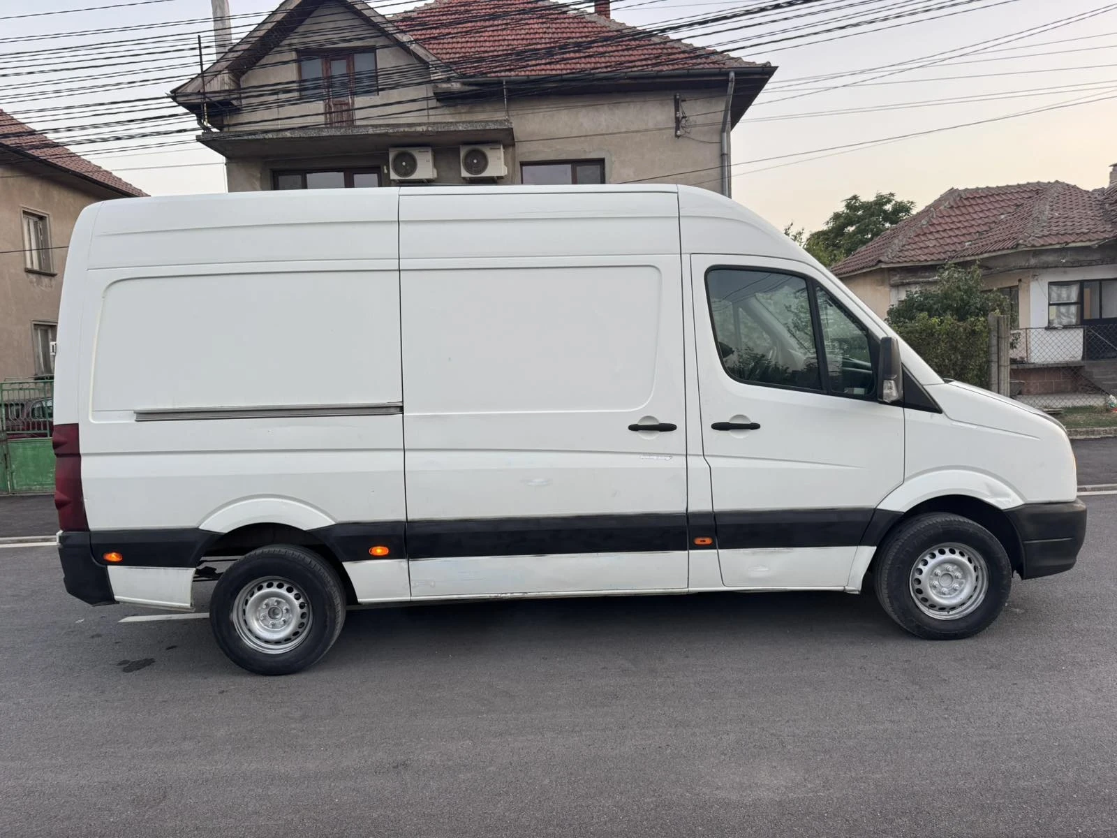 VW Crafter 2.5tdi klimatik 6skorosti, снимка 4 - Бусове и автобуси - 56208739