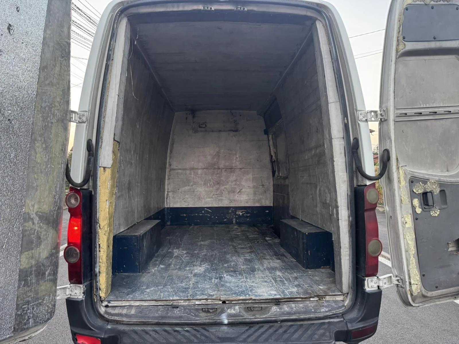 VW Crafter 2.5tdi klimatik 6skorosti, снимка 7 - Бусове и автобуси - 56208739