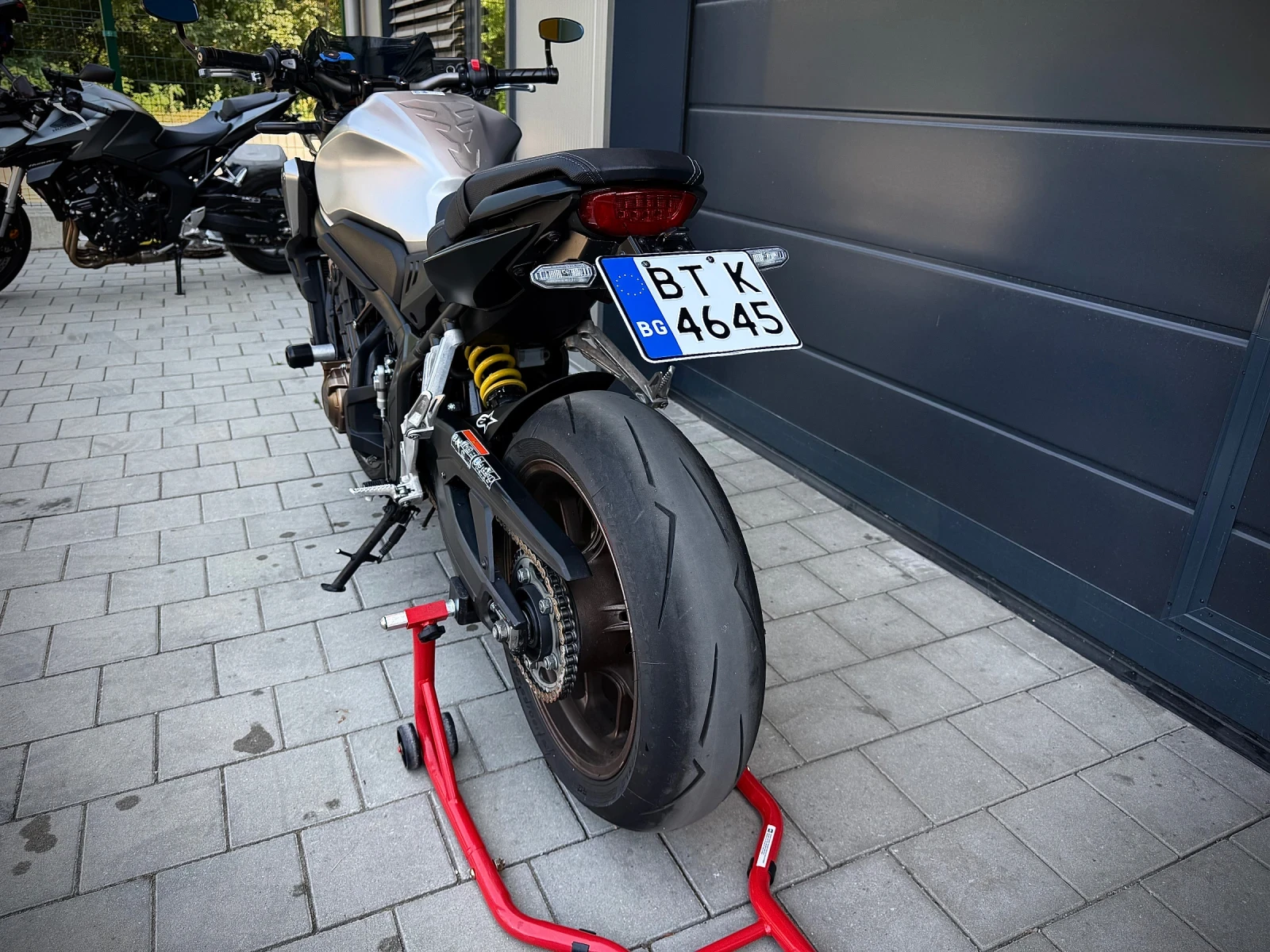 Honda Cb 650R * QuickShifter* Akrapovic* ABS* , снимка 6 - Мотоциклети и мототехника - 55768065