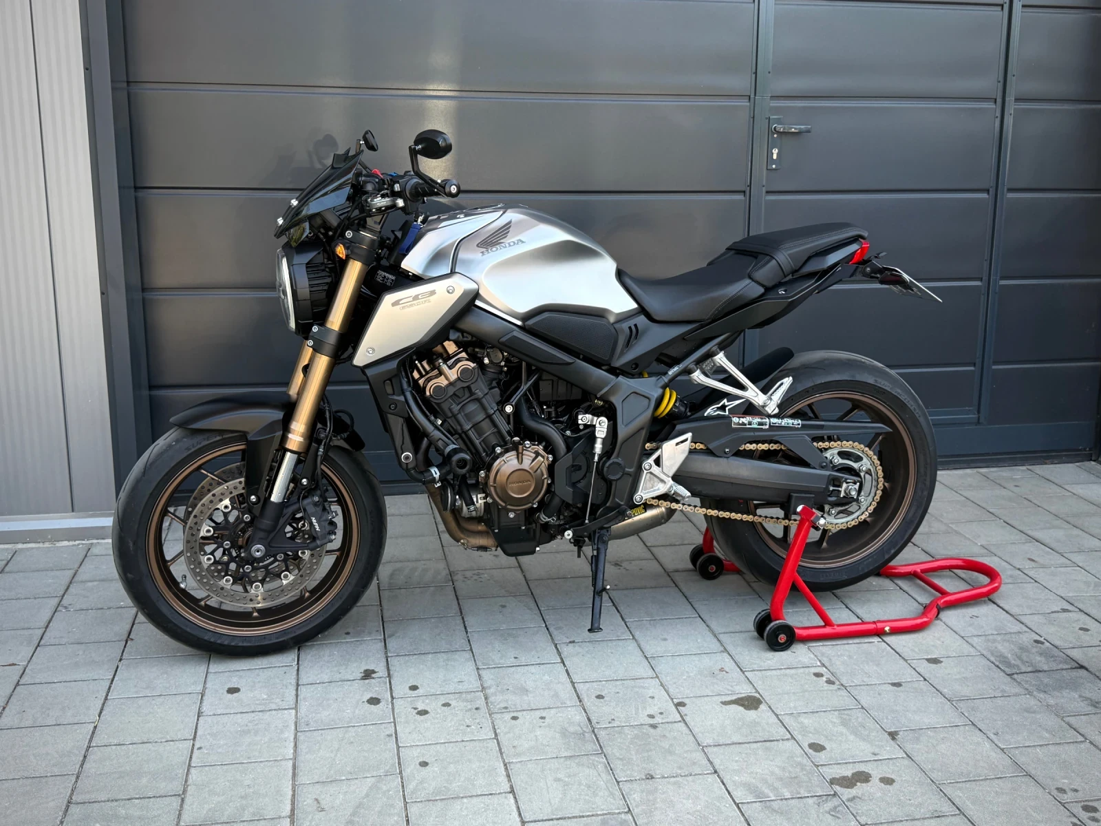 Honda Cb 650R * QuickShifter* Akrapovic* ABS* , снимка 4 - Мотоциклети и мототехника - 55768065