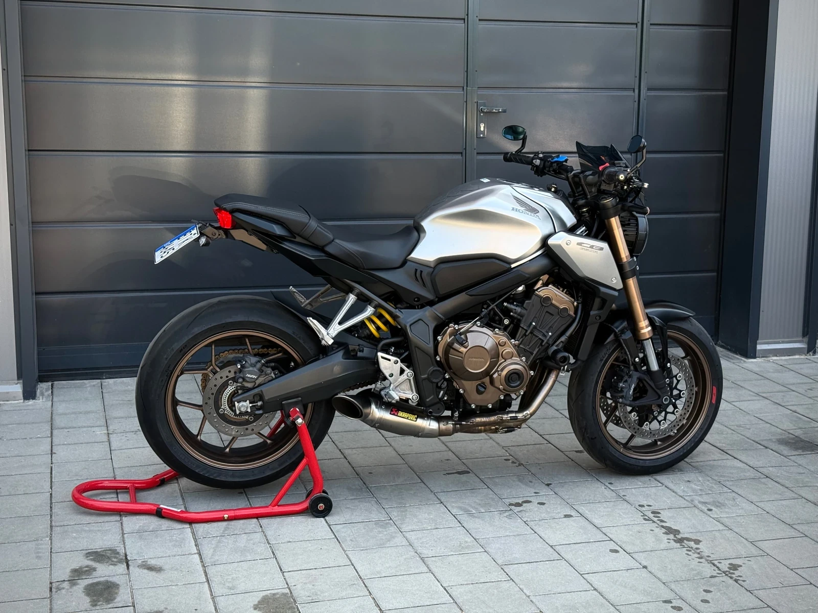 Honda Cb 650R * QuickShifter* Akrapovic* ABS* , снимка 3 - Мотоциклети и мототехника - 55768065