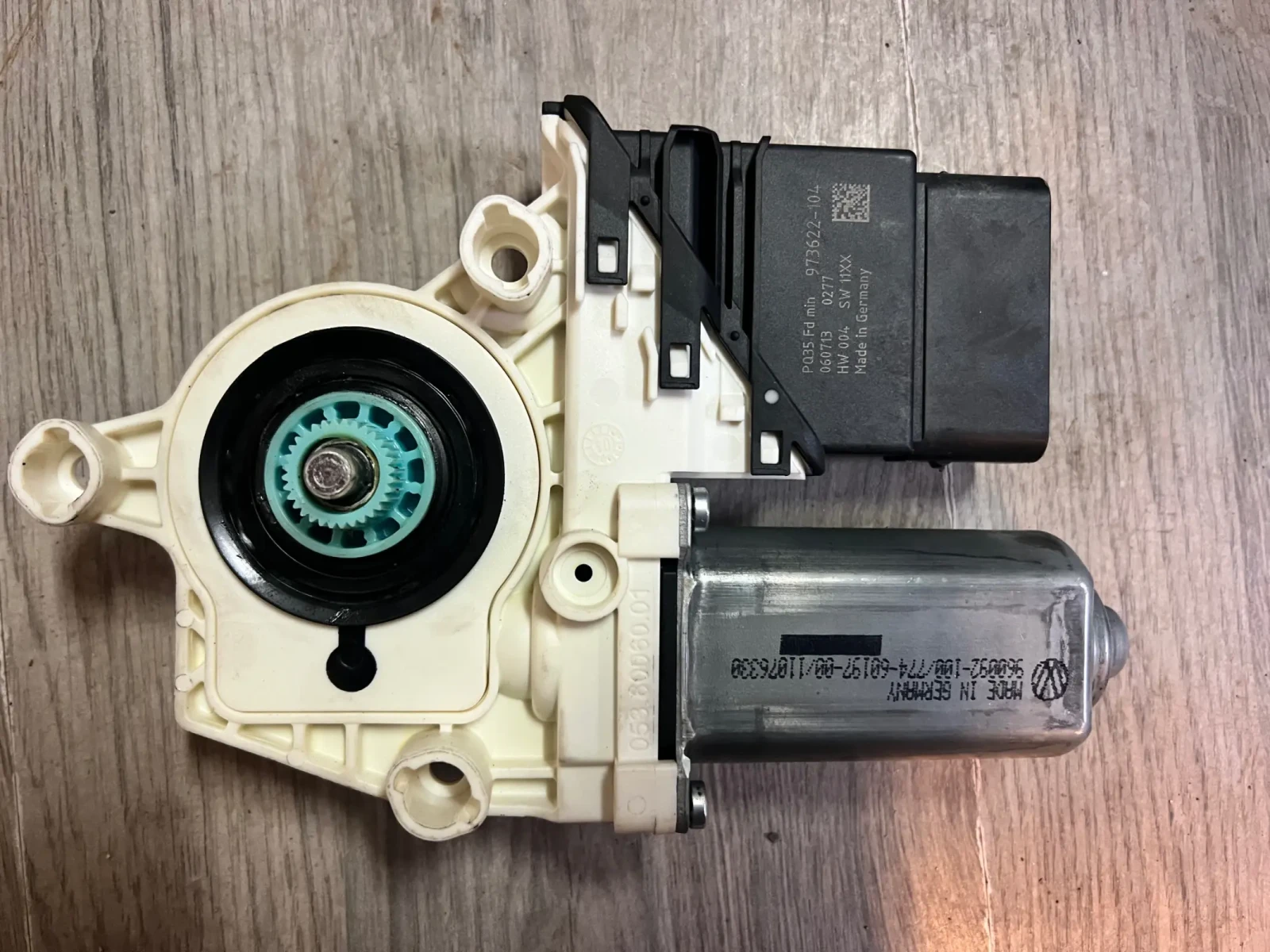 1K0959704P  980856-112         VW SKODA  1K0 959 704 P 973622-104 | Mobile.bg   3