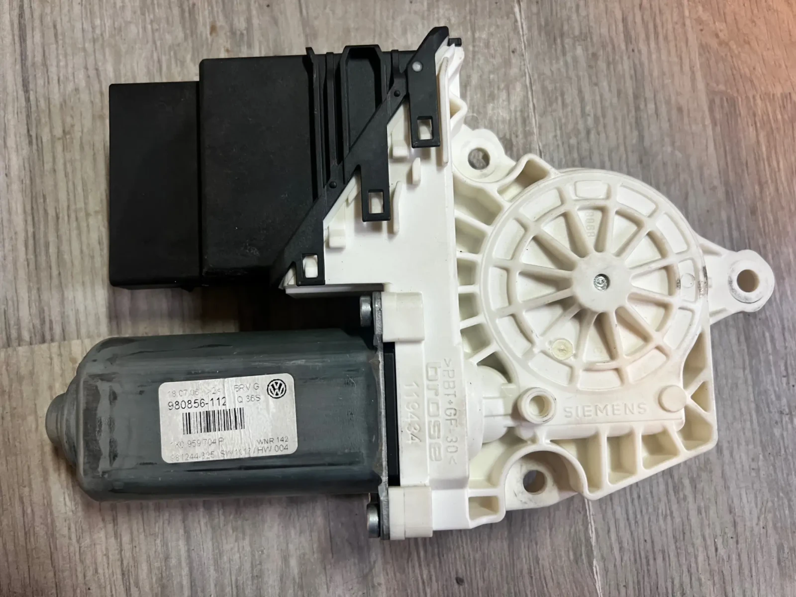 1K0959704P  980856-112         VW SKODA  1K0 959 704 P 973622-104 | Mobile.bg   1